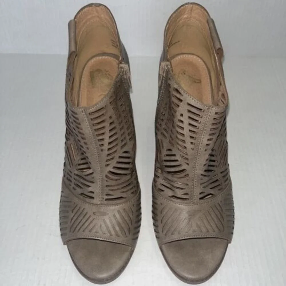 Report Aquarium Taupe / Brown Open Toe Lazer Cut Zip Ankle Bootie Shoe Size 11
